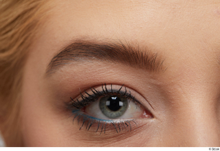 Groom references Anneli  003 eye eyebrow 0002.jpg